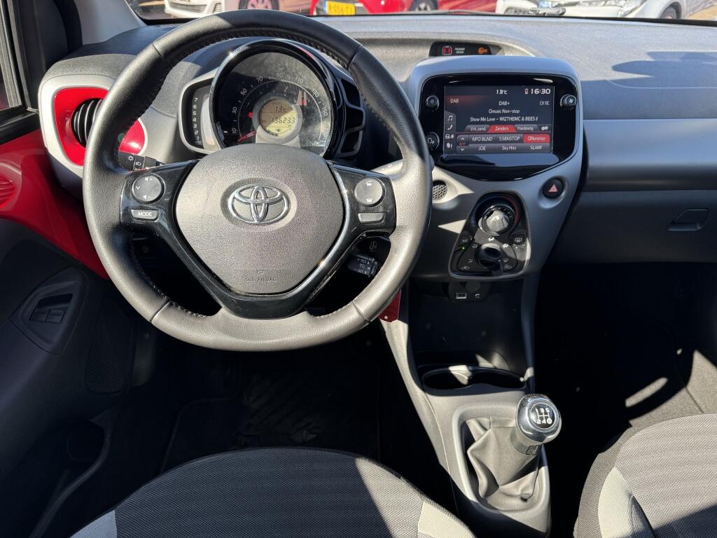 Toyota Aygo 1.0 VVT-i x-play | Android Auto & Apple Carplay | DAB | Achterui - Image 13
