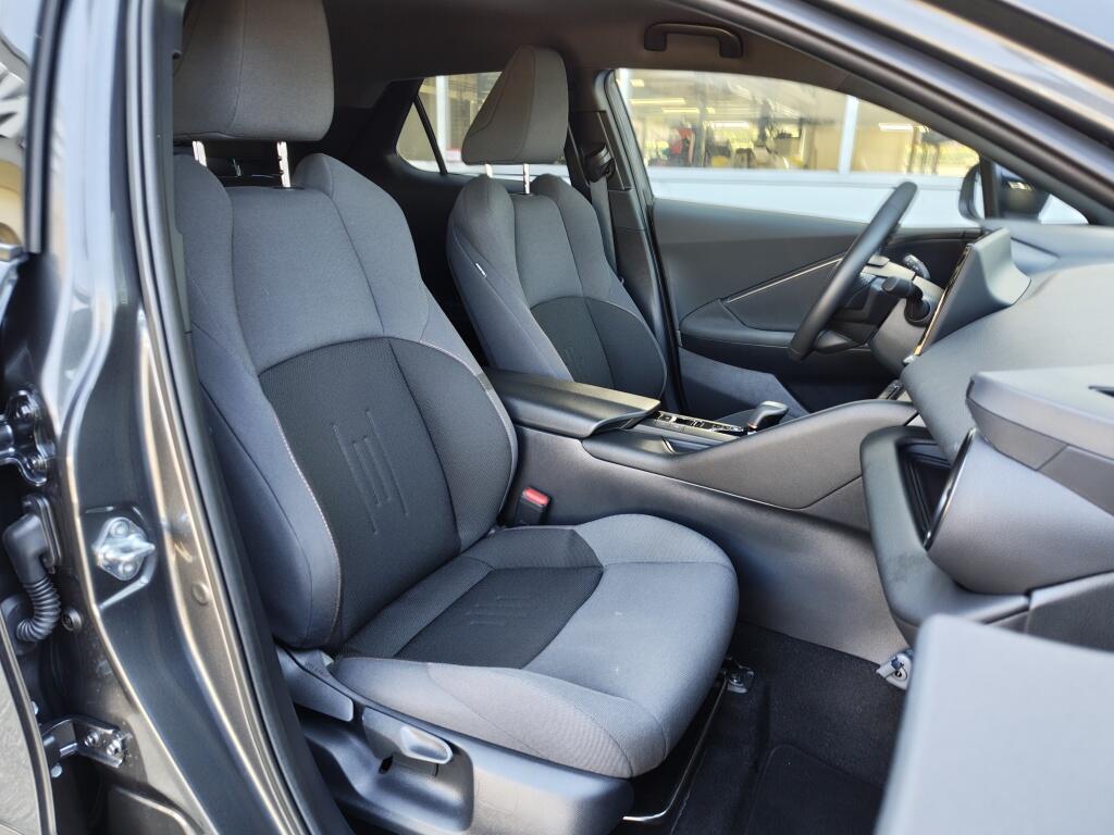 Toyota C-HR 2.0 PHEV 220 First Edition | Navi | Sensoren v/a | Dodehoek | - Image 28