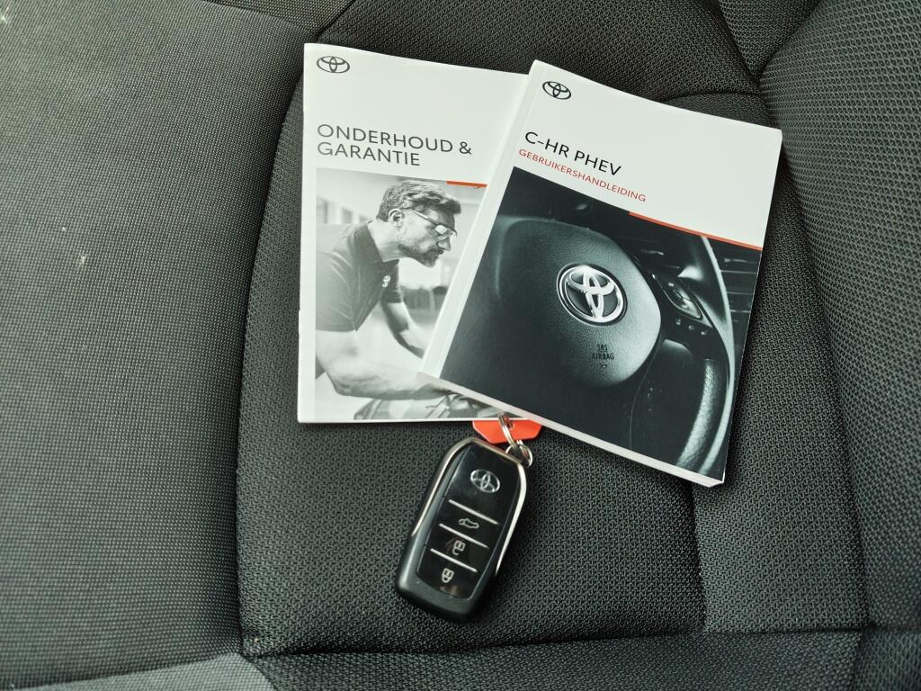 Toyota C-HR 2.0 PHEV 220 First Edition | Navi | Sensoren v/a | Dodehoek | - Image 40