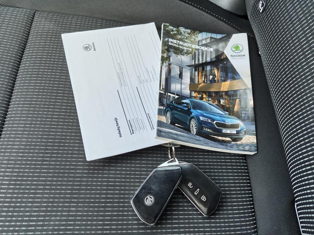 Skoda Octavia Combi 1.0 TSI Business Edition | Navi | Sensoren v/a | El. Achterklep - Image 44
