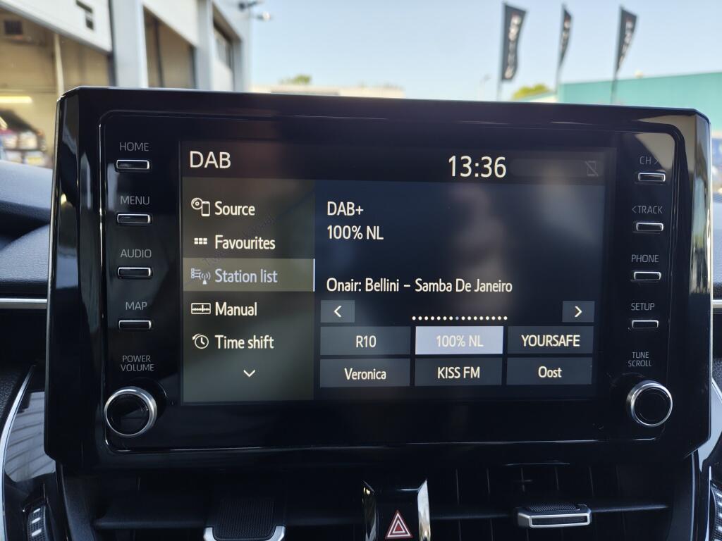 Toyota Corolla Touring Sports 2.0 Hybrid Business Intro | Navi | Head Up Display | Sensoren v/ - Image 17
