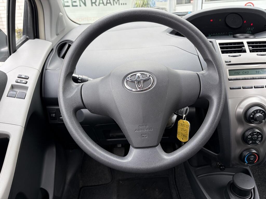 Toyota Yaris 1.3 VVTi Comfort | Airco | All-season | Trekhaak | Radio | - Image 10