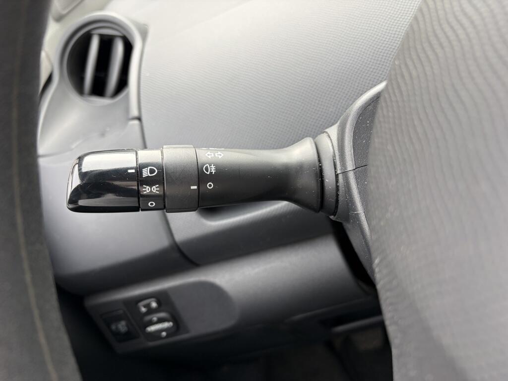 Toyota Yaris 1.3 VVTi Comfort | Airco | All-season | Trekhaak | Radio | - Image 11