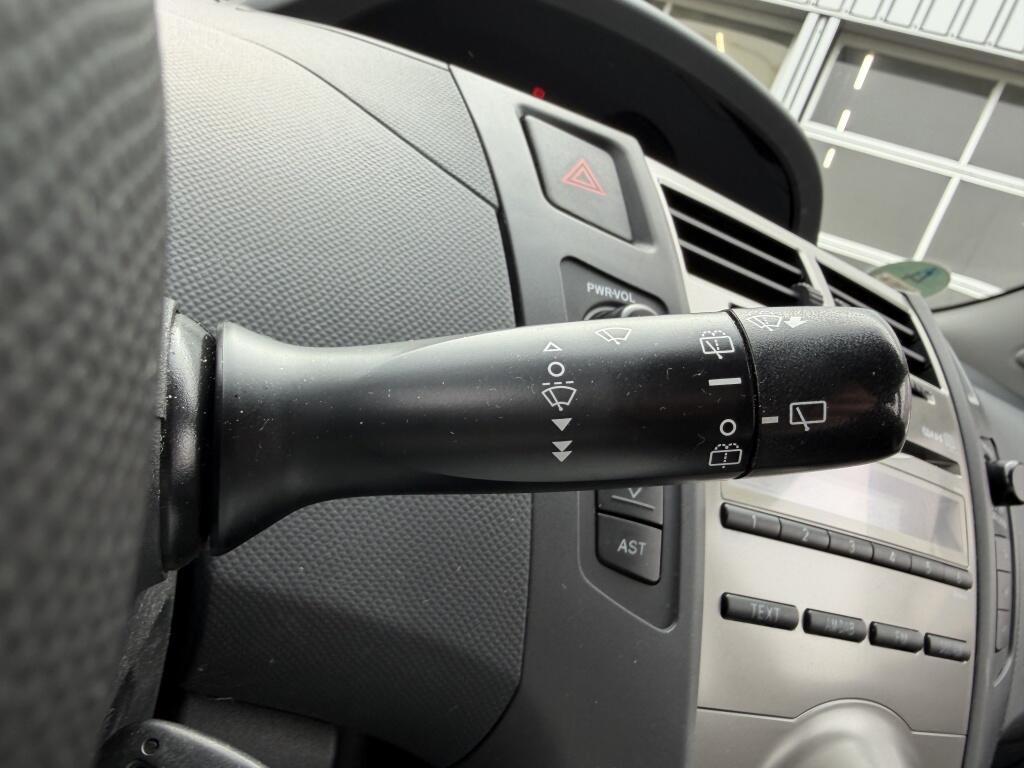 Toyota Yaris 1.3 VVTi Comfort | Airco | All-season | Trekhaak | Radio | - Image 12