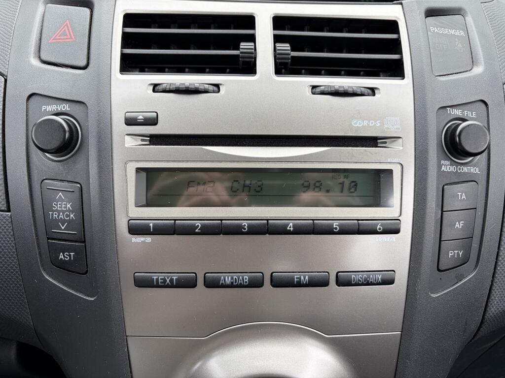 Toyota Yaris 1.3 VVTi Comfort | Airco | All-season | Trekhaak | Radio | - Image 14