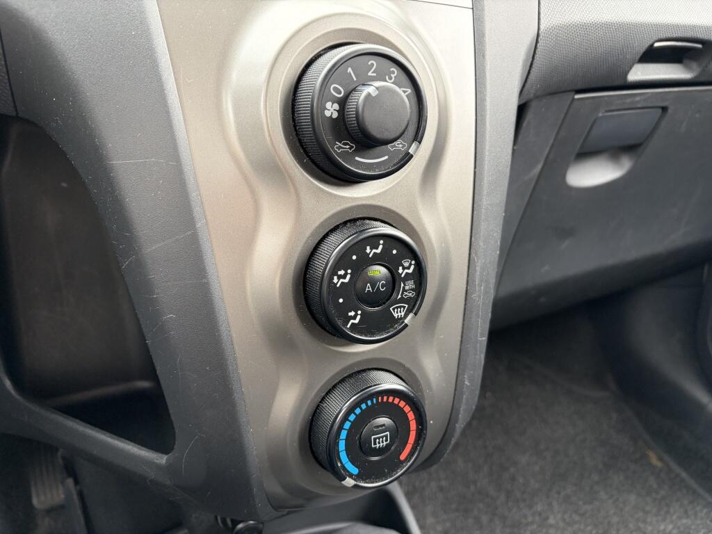 Toyota Yaris 1.3 VVTi Comfort | Airco | All-season | Trekhaak | Radio | - Image 15
