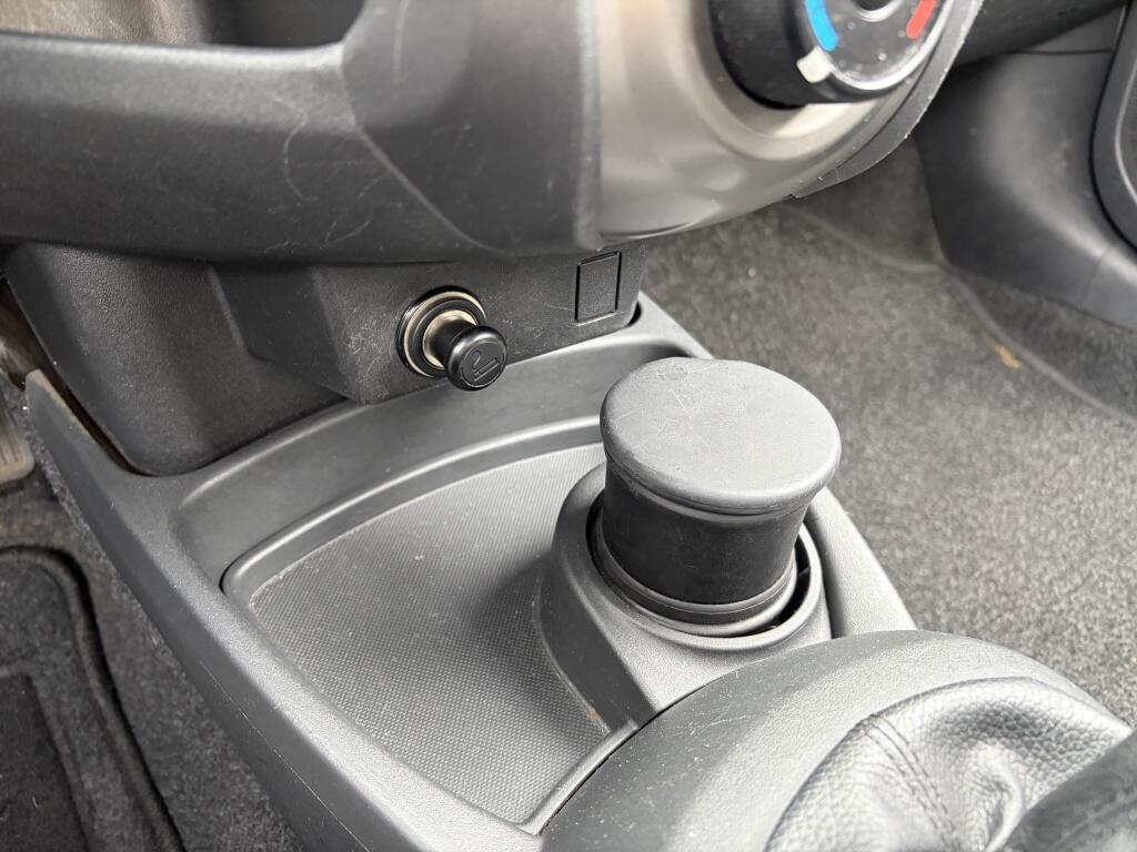 Toyota Yaris 1.3 VVTi Comfort | Airco | All-season | Trekhaak | Radio | - Image 16