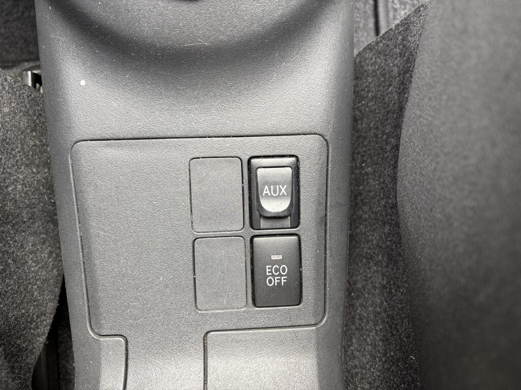 Toyota Yaris 1.3 VVTi Comfort | Airco | All-season | Trekhaak | Radio | - Image 18