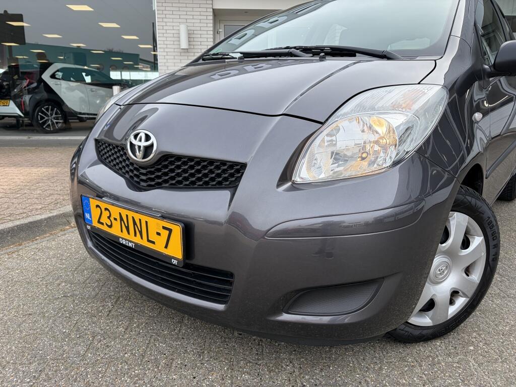 Toyota Yaris 1.3 VVTi Comfort | Airco | All-season | Trekhaak | Radio | - Image 2