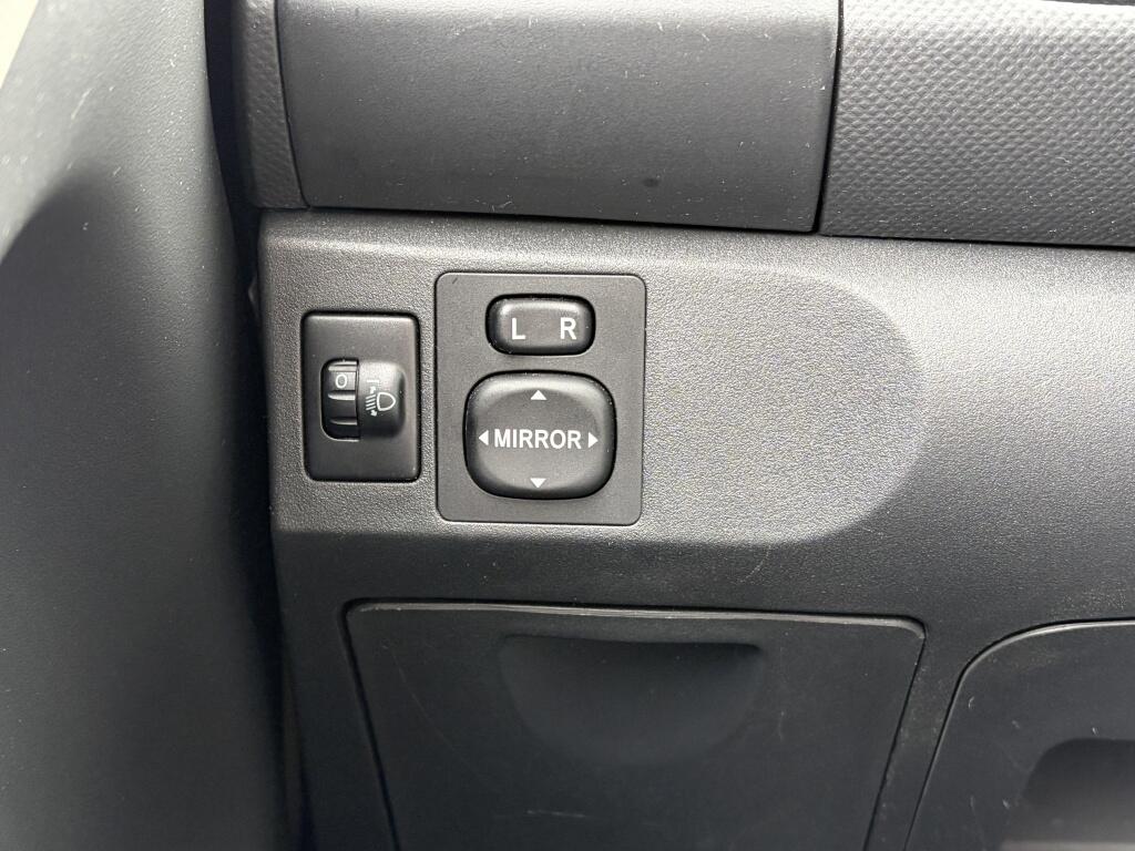 Toyota Yaris 1.3 VVTi Comfort | Airco | All-season | Trekhaak | Radio | - Image 20