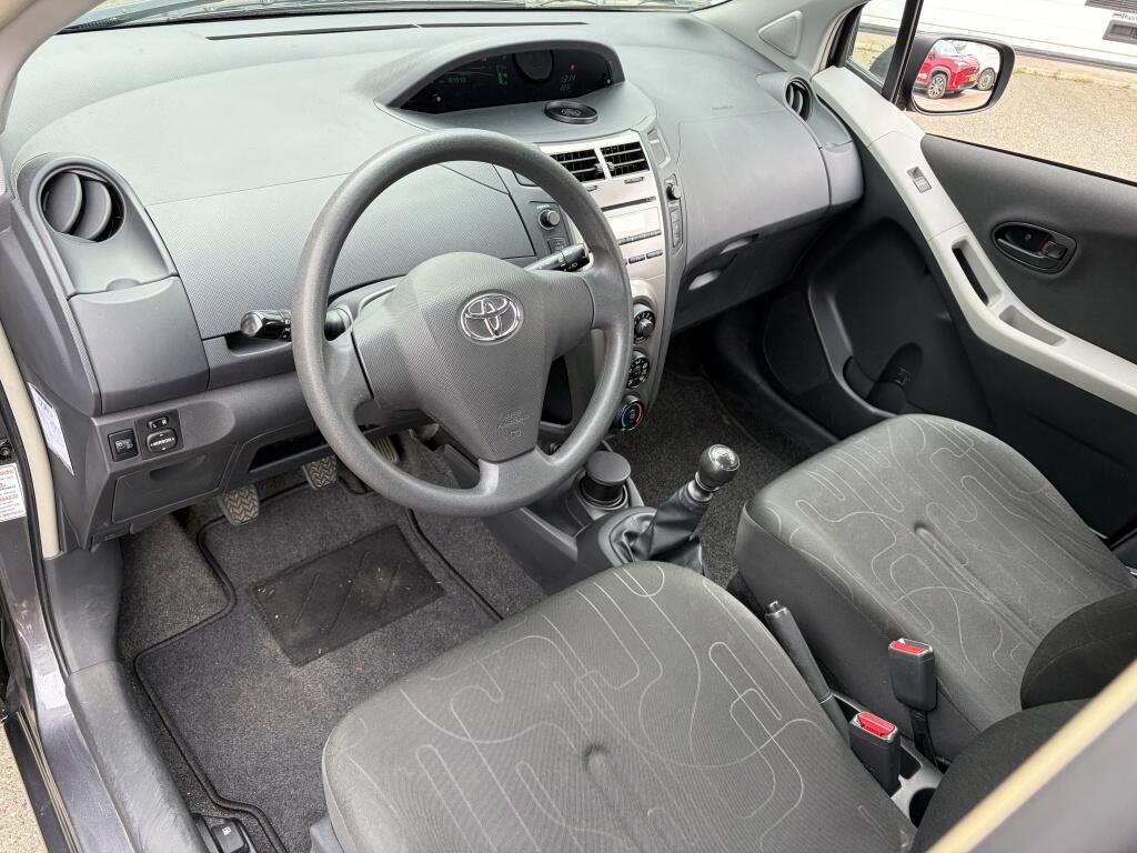 Toyota Yaris 1.3 VVTi Comfort | Airco | All-season | Trekhaak | Radio | - Image 21