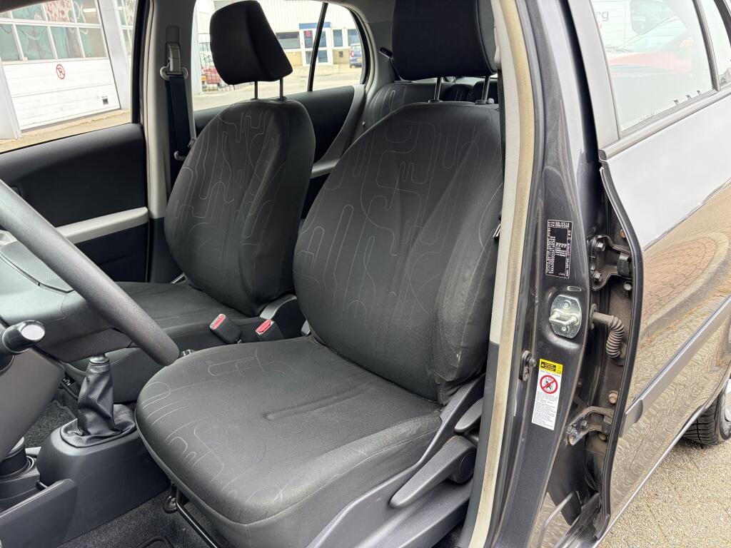 Toyota Yaris 1.3 VVTi Comfort | Airco | All-season | Trekhaak | Radio | - Image 22