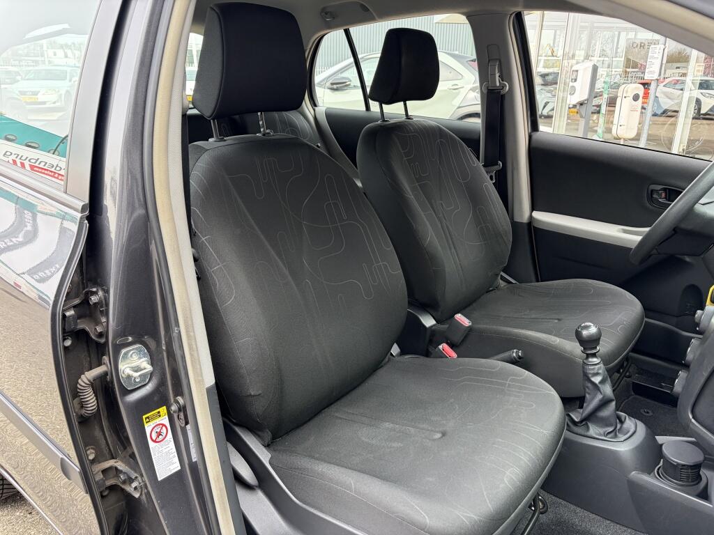 Toyota Yaris 1.3 VVTi Comfort | Airco | All-season | Trekhaak | Radio | - Image 23