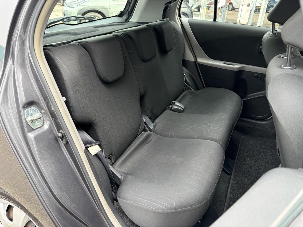 Toyota Yaris 1.3 VVTi Comfort | Airco | All-season | Trekhaak | Radio | - Image 25