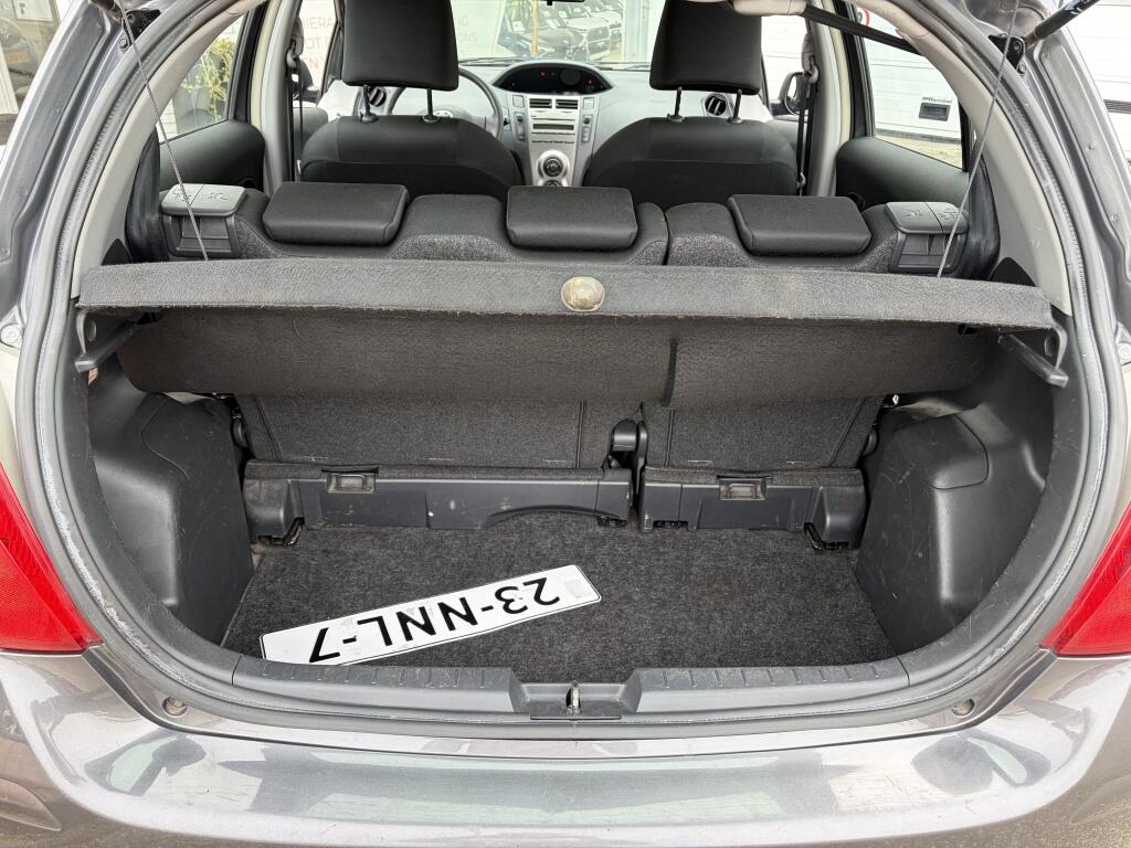 Toyota Yaris 1.3 VVTi Comfort | Airco | All-season | Trekhaak | Radio | - Image 26