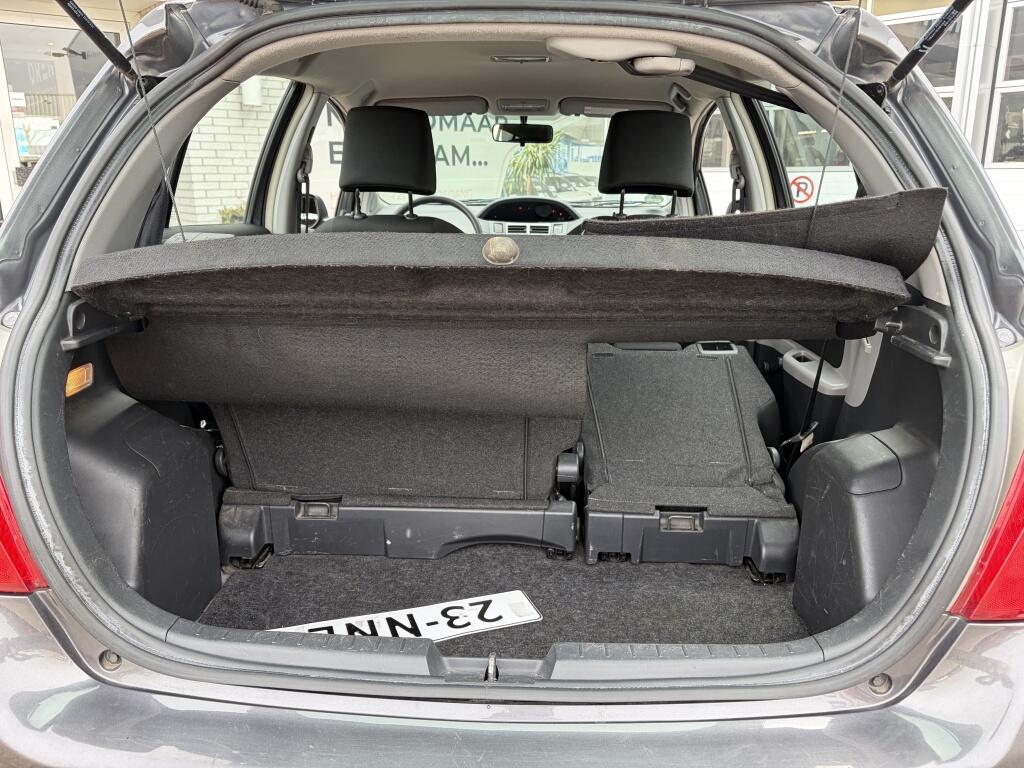 Toyota Yaris 1.3 VVTi Comfort | Airco | All-season | Trekhaak | Radio | - Image 27
