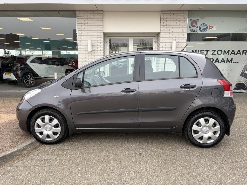 Toyota Yaris 1.3 VVTi Comfort | Airco | All-season | Trekhaak | Radio | - Image 3