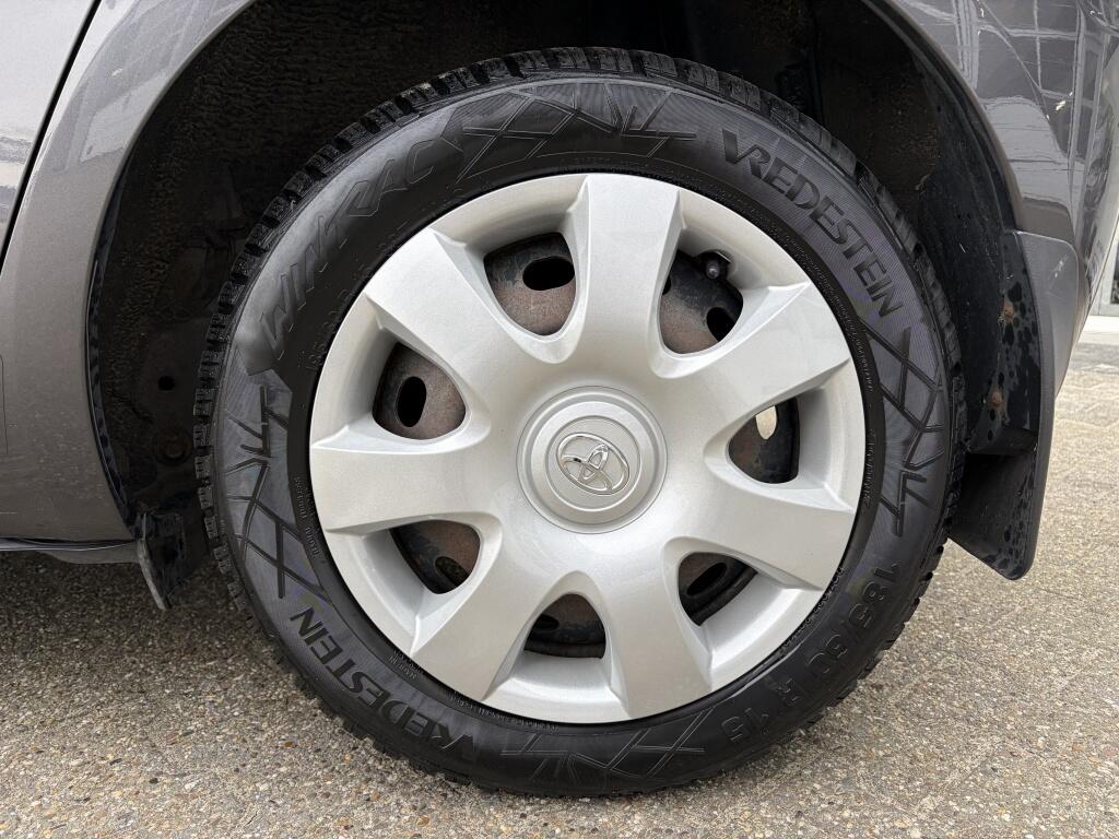 Toyota Yaris 1.3 VVTi Comfort | Airco | All-season | Trekhaak | Radio | - Image 30