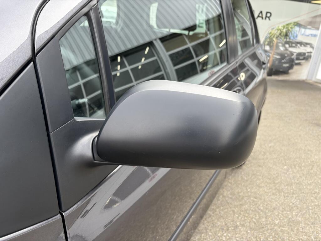 Toyota Yaris 1.3 VVTi Comfort | Airco | All-season | Trekhaak | Radio | - Image 31