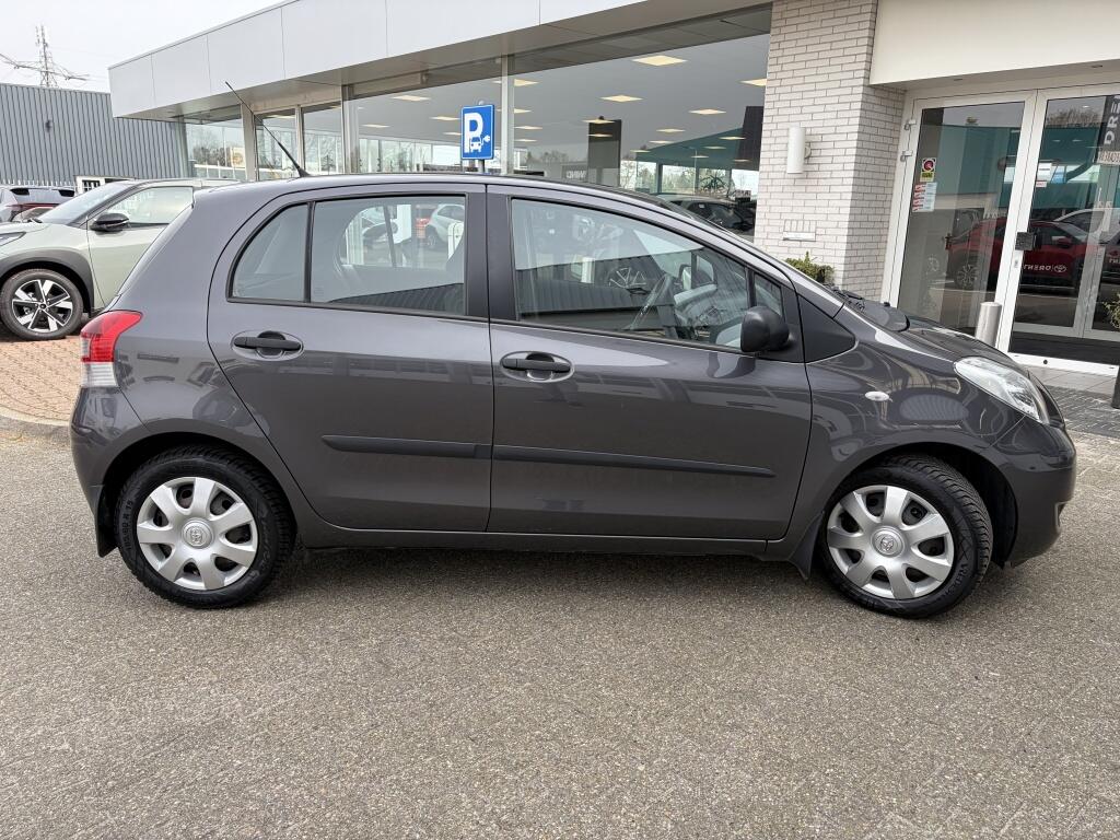 Toyota Yaris 1.3 VVTi Comfort | Airco | All-season | Trekhaak | Radio | - Image 5