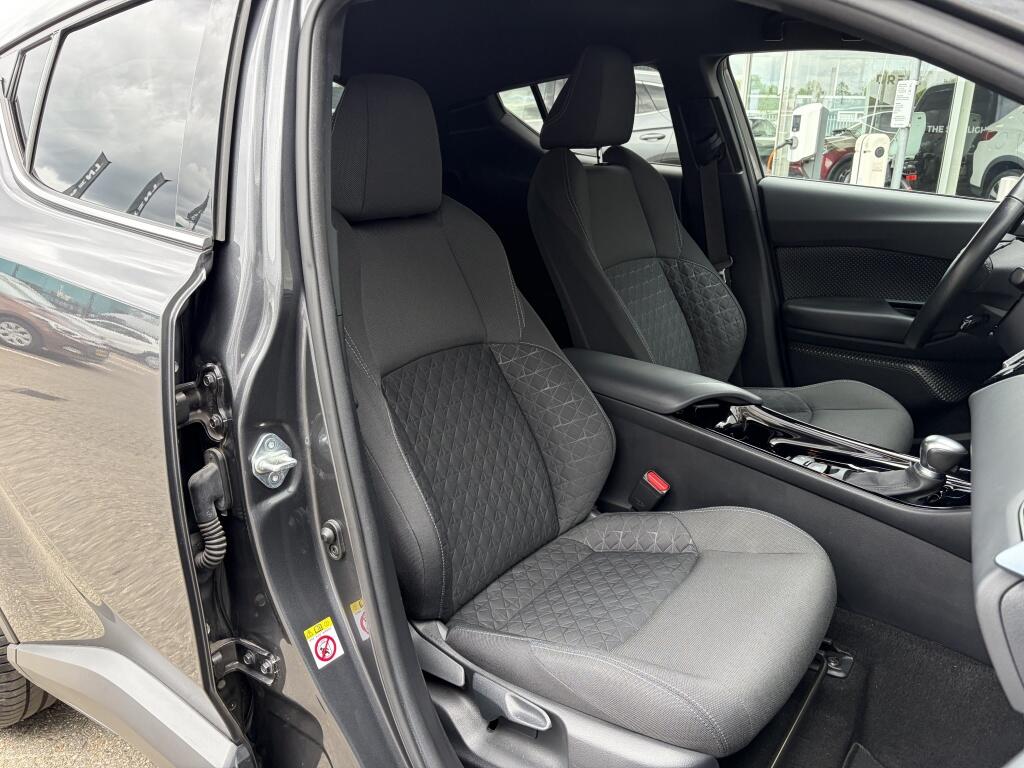 Toyota C-HR 1.8 Hybrid First Edition | JBL | Carplay + android | Blindspot | - Image 31