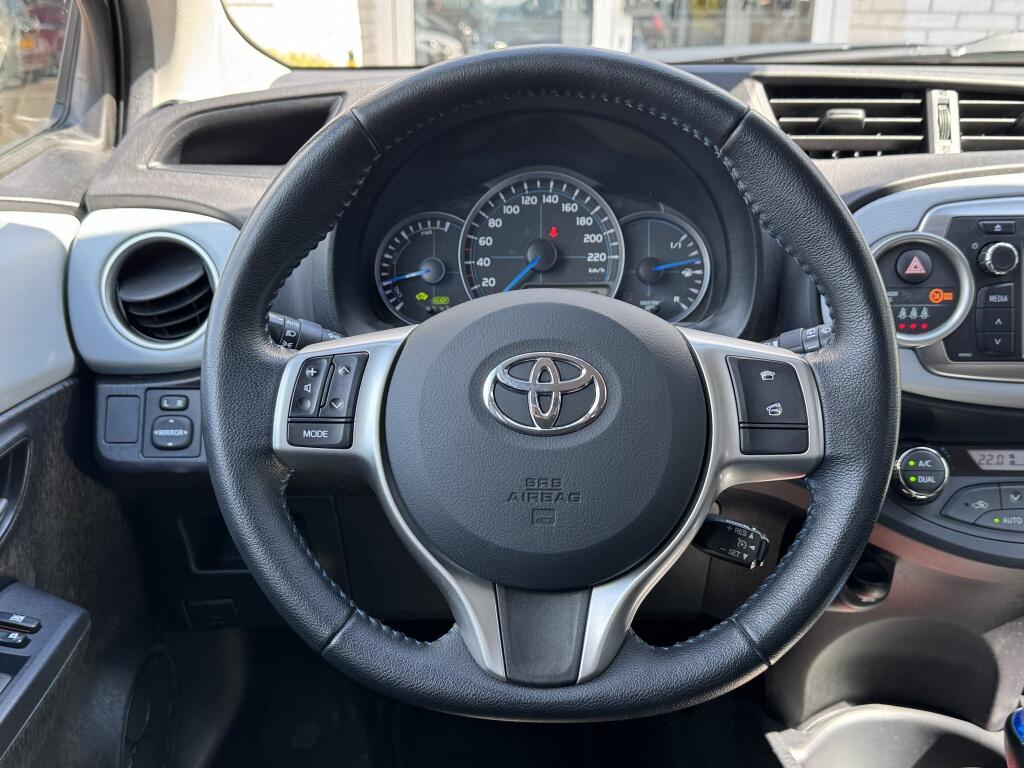 Toyota Yaris 1.5 Full Hybrid Asp. | Bluetooth | All-season banden | Keyless | - Image 16