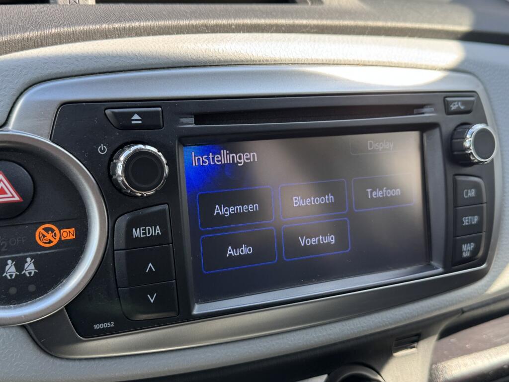 Toyota Yaris 1.5 Full Hybrid Asp. | Bluetooth | All-season banden | Keyless | - Image 27