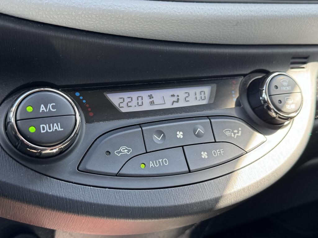 Toyota Yaris 1.5 Full Hybrid Asp. | Bluetooth | All-season banden | Keyless | - Image 29