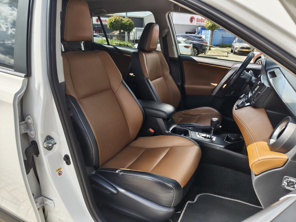Toyota RAV4 2.5 Hybrid AWD Executive | Trekhaak | Leder | Navi | Stoelverwar - Image 31