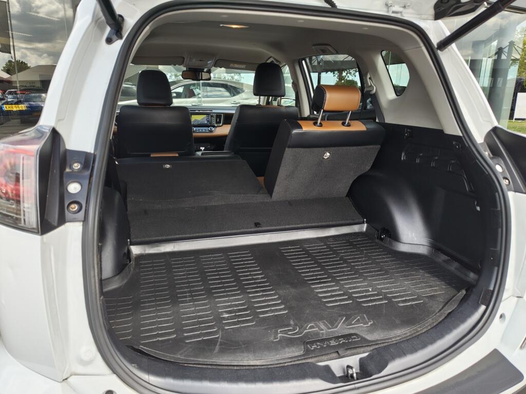 Toyota RAV4 2.5 Hybrid AWD Executive | Trekhaak | Leder | Navi | Stoelverwar - Image 35