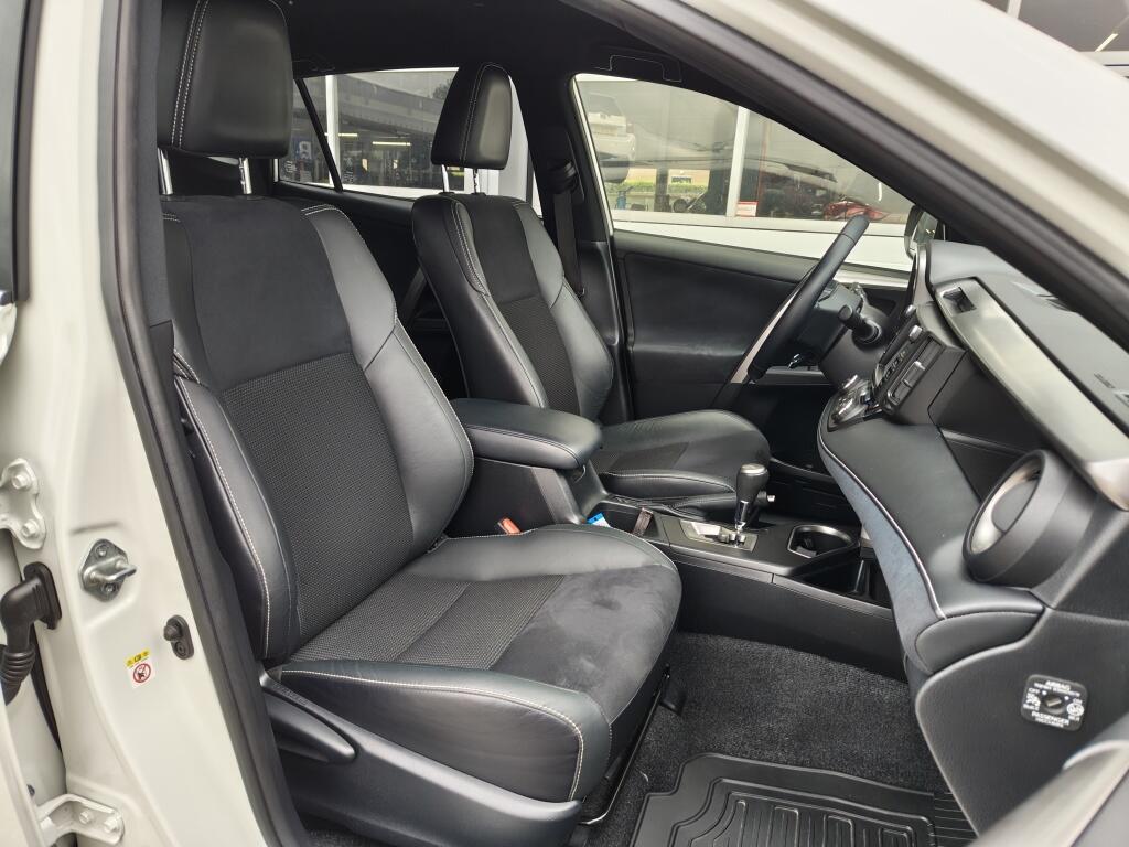 Toyota RAV4 2.5 Hybrid AWD Style | Trekhaak |  1650kg Trekgew. | Treeplanken - Image 30