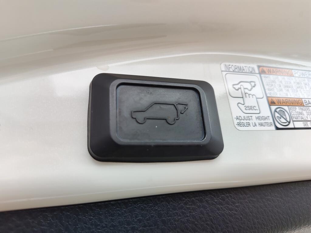 Toyota RAV4 2.5 Hybrid AWD Style | Trekhaak |  1650kg Trekgew. | Treeplanken - Image 35
