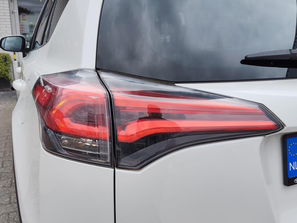 Toyota RAV4 2.5 Hybrid AWD Style | Trekhaak |  1650kg Trekgew. | Treeplanken - Image 37