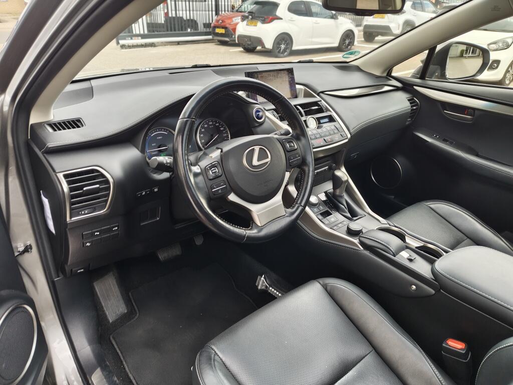 Lexus NX 300h AWD Luxury Line | Trekhaak | Bearlock | Pano | Navi | - Image 29