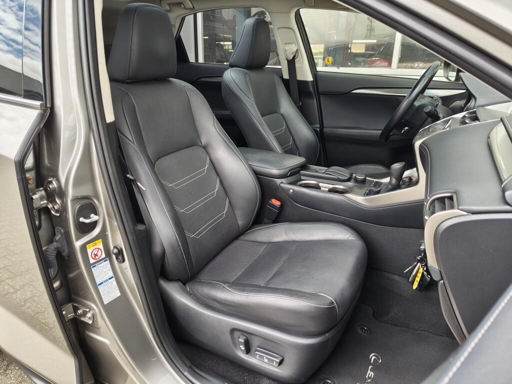 Lexus NX 300h AWD Luxury Line | Trekhaak | Bearlock | Pano | Navi | - Image 33