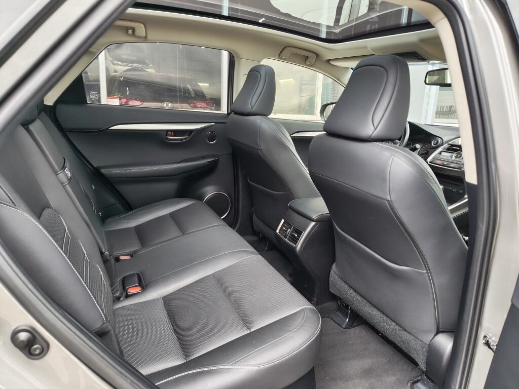 Lexus NX 300h AWD Luxury Line | Trekhaak | Bearlock | Pano | Navi | - Image 34