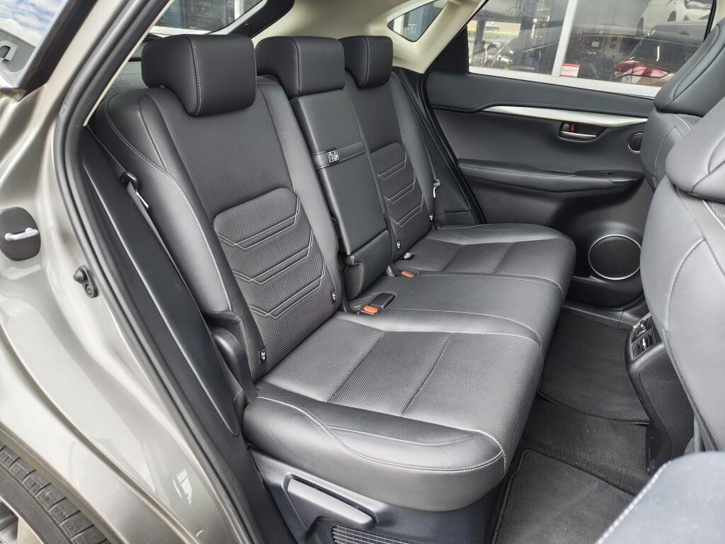 Lexus NX 300h AWD Luxury Line | Trekhaak | Bearlock | Pano | Navi | - Image 35