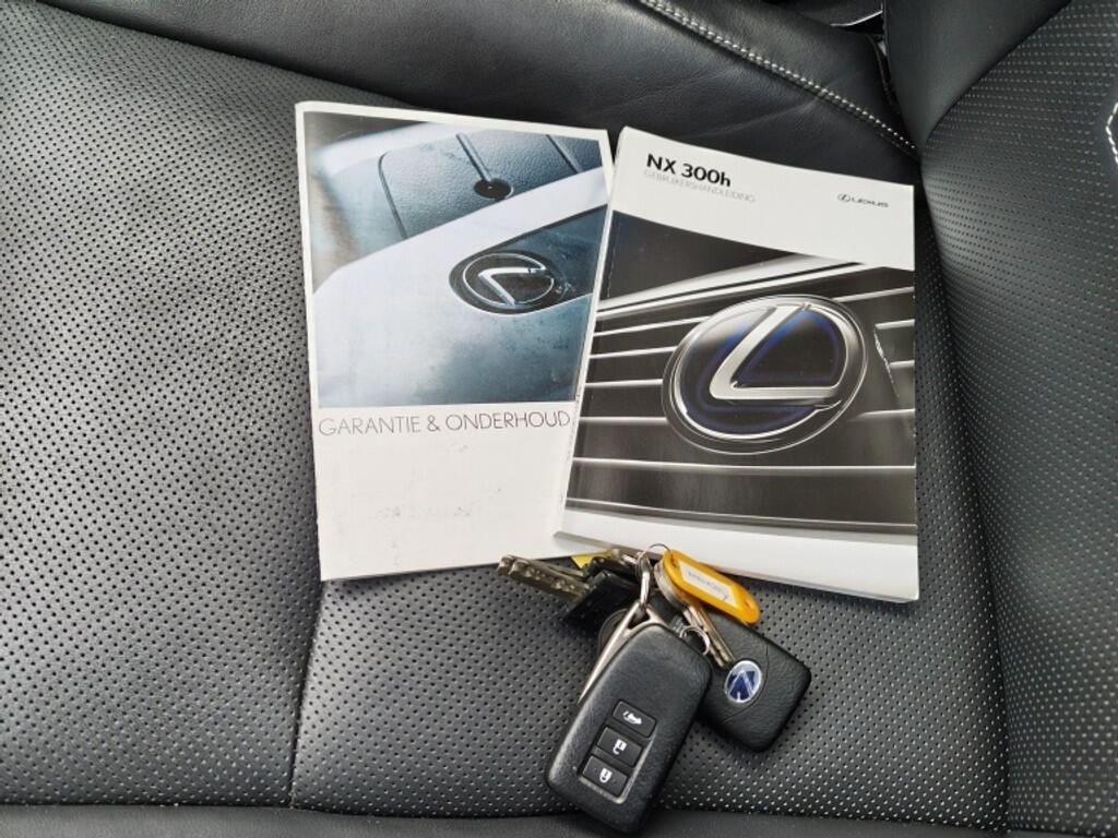 Lexus NX 300h AWD Luxury Line | Trekhaak | Bearlock | Pano | Navi | - Image 45