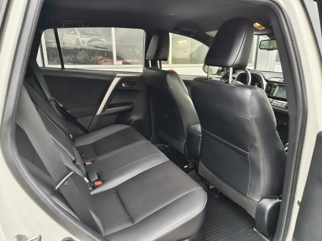 Toyota RAV4 2.5 Hybrid AWD Style | Trekhaak |  1650kg Trekgew. | Treeplanken - Image 31