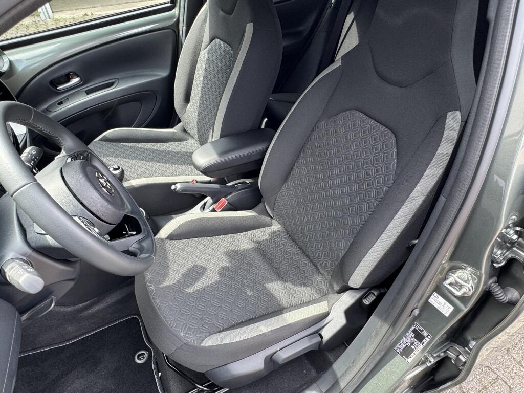 Toyota Aygo X 1.0 VVT-i MT Envy | Sensoren V + A | Stoelverwarming | Apple car - Image 12