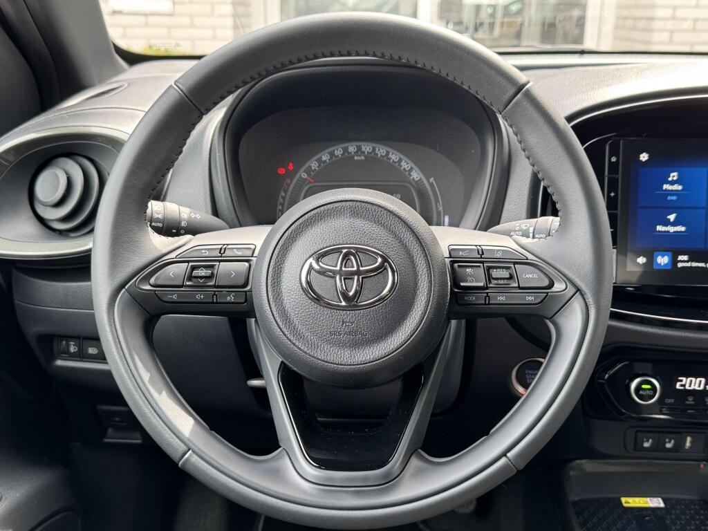 Toyota Aygo X 1.0 VVT-i MT Envy | Sensoren V + A | Stoelverwarming | Apple car - Image 16