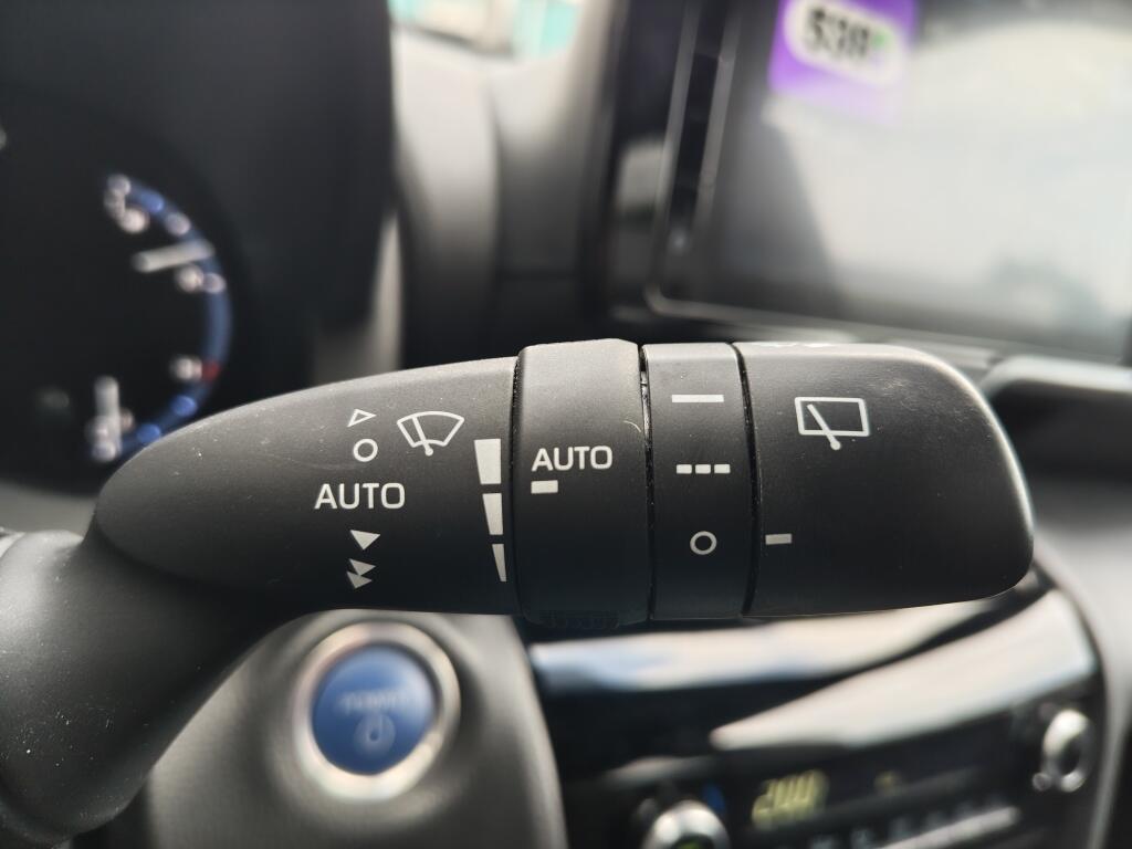 Toyota Yaris Cross 1.5 Hybrid Dynamic |All Season | Navi | Keyless Entry & Start | - Image 12
