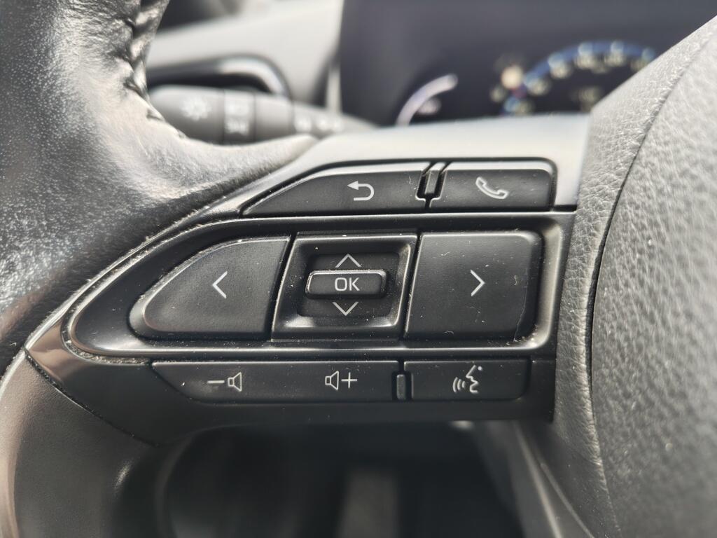 Toyota Yaris Cross 1.5 Hybrid Dynamic |All Season | Navi | Keyless Entry & Start | - Image 13
