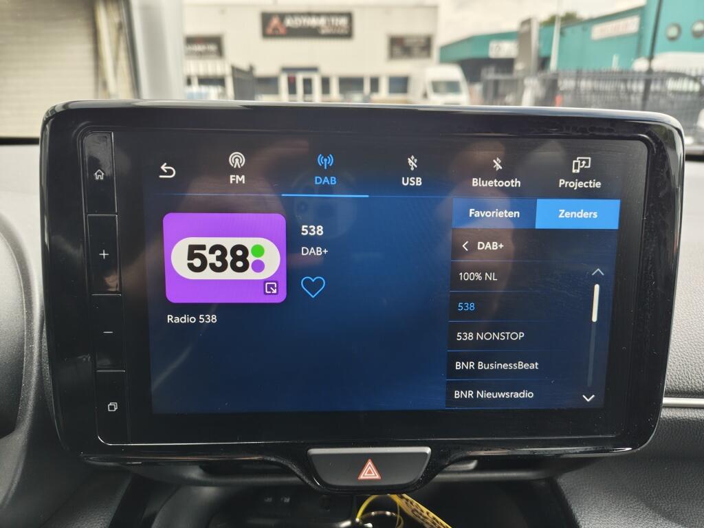 Toyota Yaris Cross 1.5 Hybrid Dynamic |All Season | Navi | Keyless Entry & Start | - Image 15