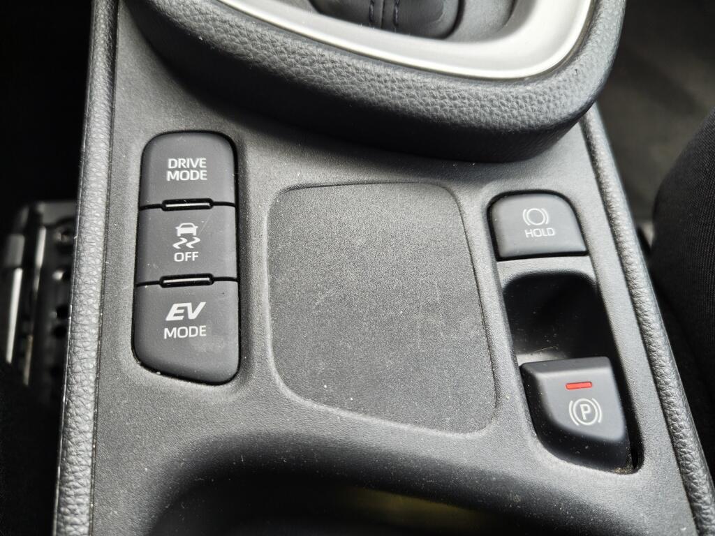 Toyota Yaris Cross 1.5 Hybrid Dynamic |All Season | Navi | Keyless Entry & Start | - Image 22