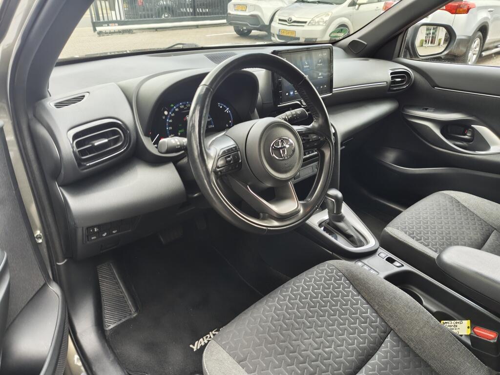 Toyota Yaris Cross 1.5 Hybrid Dynamic |All Season | Navi | Keyless Entry & Start | - Image 25