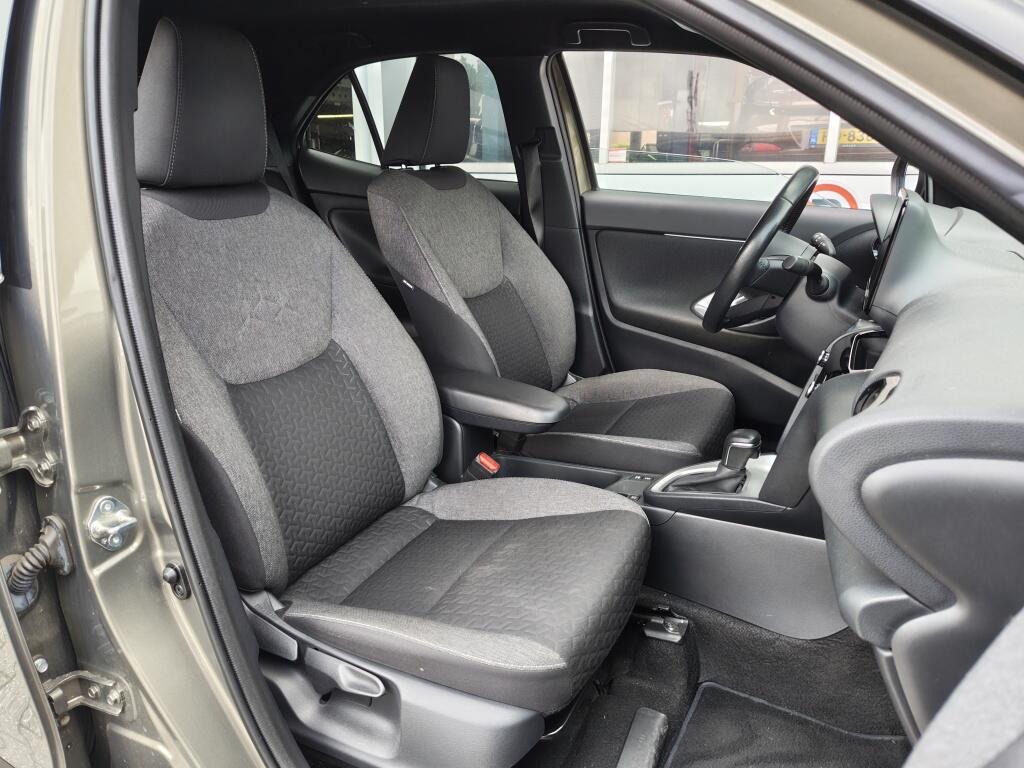 Toyota Yaris Cross 1.5 Hybrid Dynamic |All Season | Navi | Keyless Entry & Start | - Image 27