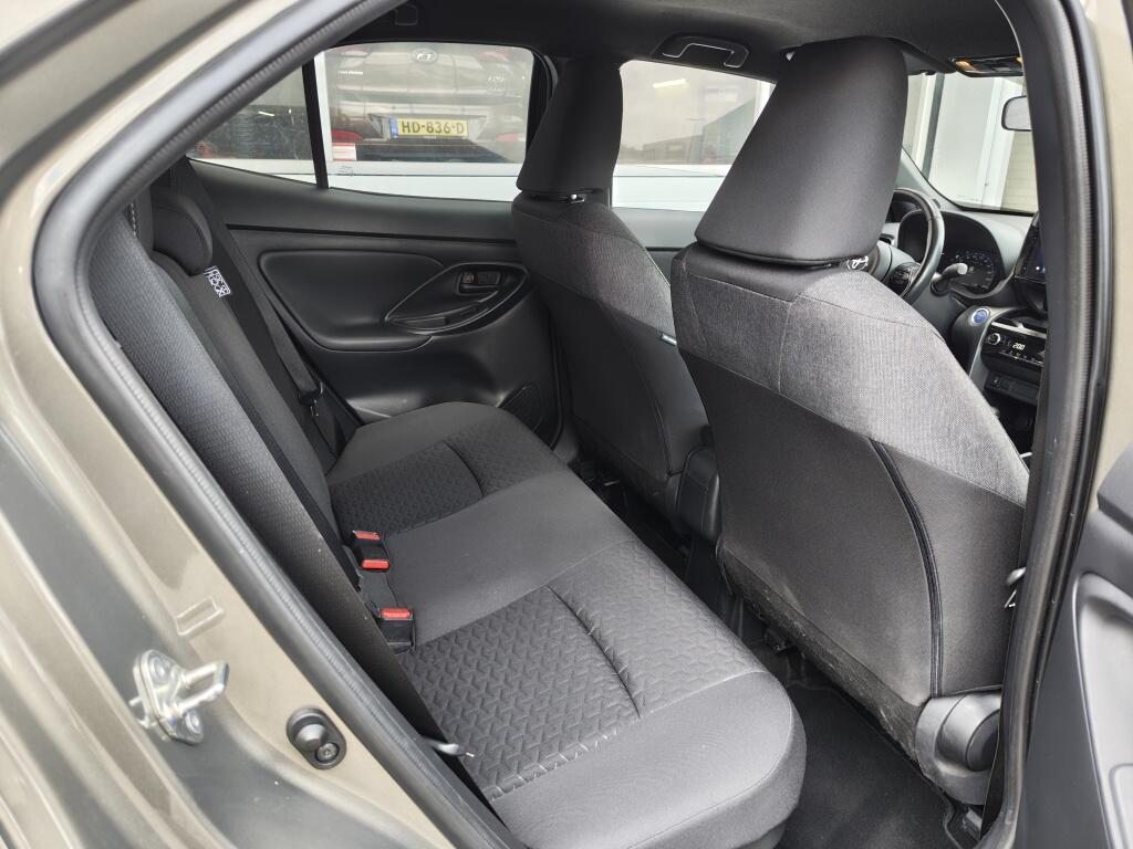 Toyota Yaris Cross 1.5 Hybrid Dynamic |All Season | Navi | Keyless Entry & Start | - Image 28