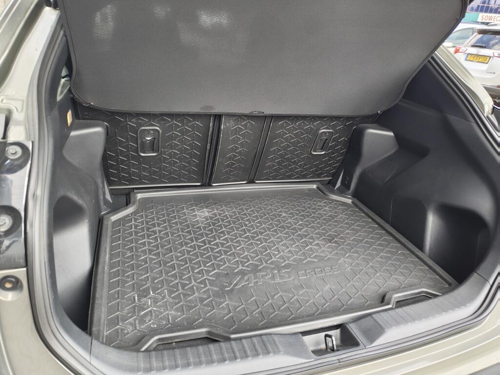 Toyota Yaris Cross 1.5 Hybrid Dynamic |All Season | Navi | Keyless Entry & Start | - Image 30