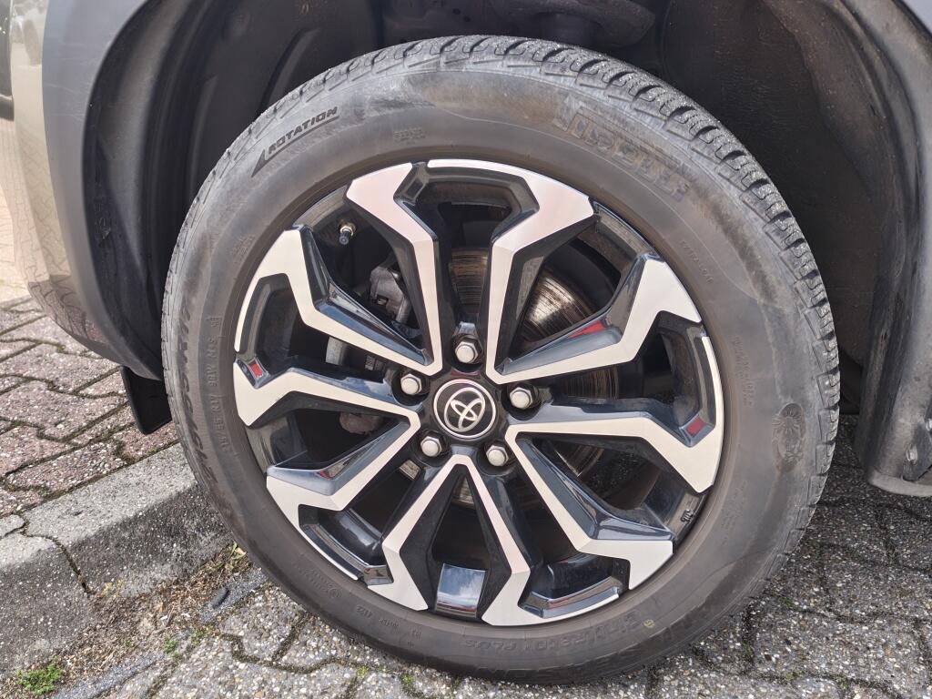 Toyota Yaris Cross 1.5 Hybrid Dynamic |All Season | Navi | Keyless Entry & Start | - Image 37